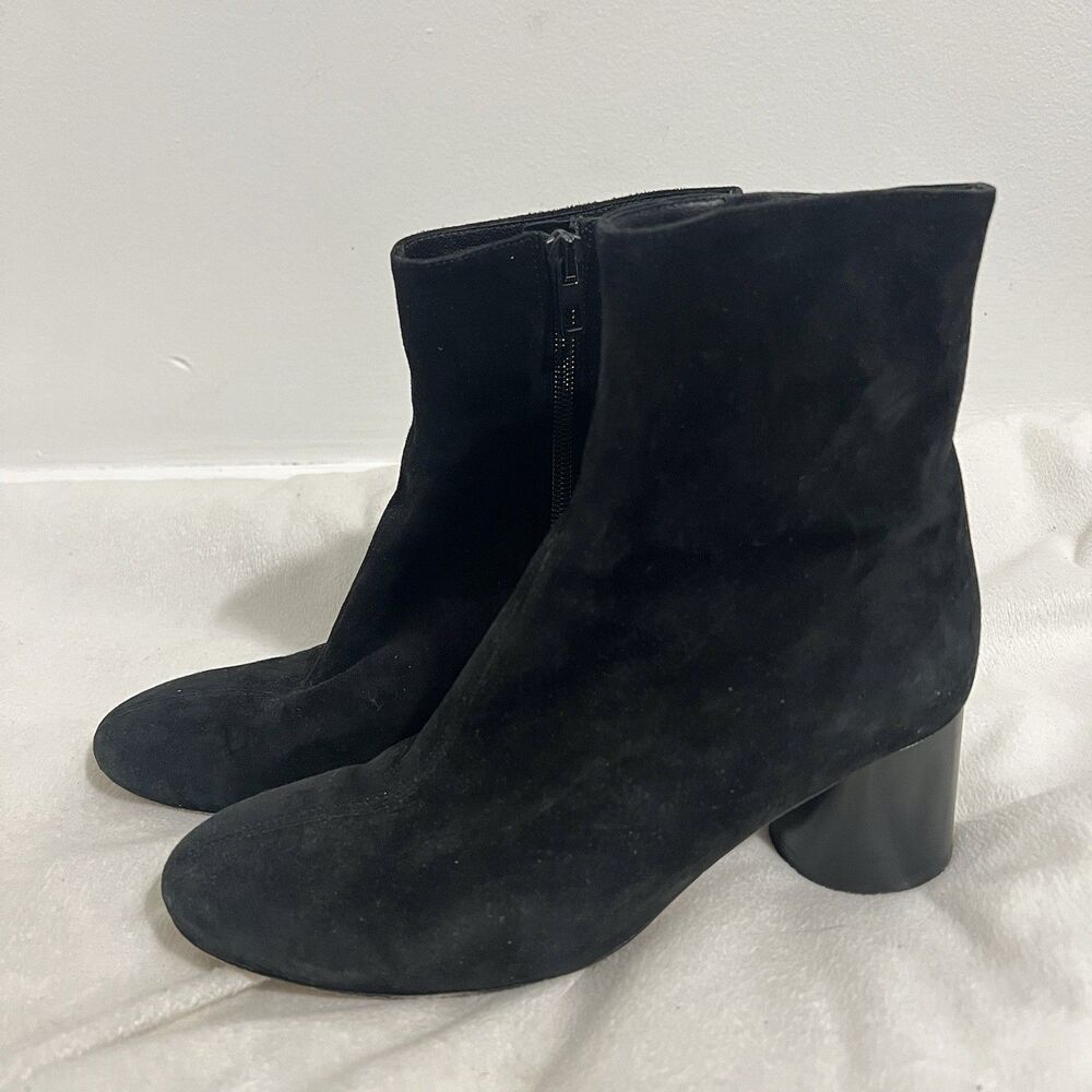 Vince Tasha Ankle Booties Size 6 M Round Toe Suede Block Heel Italy Modern City